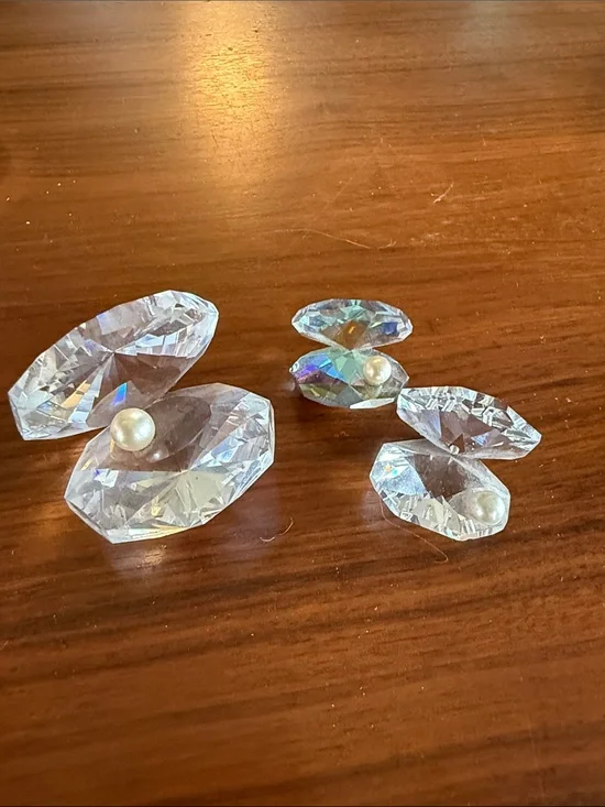 Swarovski Clear Crystal Clam Shells with Pearlescent Centers