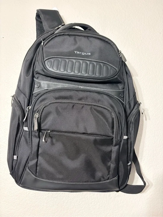Targus Legend Black Backpack Several Pockets Padded Back Adj Straps Trolly Strap