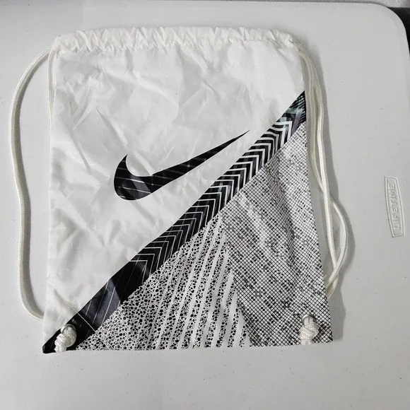 Nike Drawstring Bag Gym Sack‎ Sport Backpack Lightweight Black White