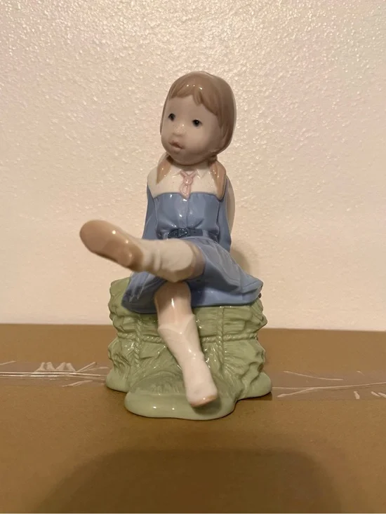 Lladró Golden Moments Cowgirl Porcelain Figurine