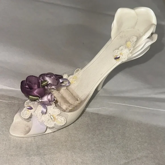 Mini high heel room decor with ring holder