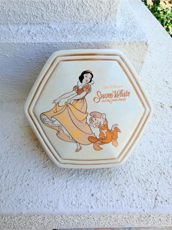 Walt Disney Snow White & Seven Dwarfs 70th Anniversary Porcelain Trinket Box