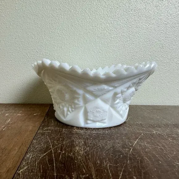 Vintage Milk Glass Sawtooth Square Hobstar‎ Starburst Catch All Candy Bowl