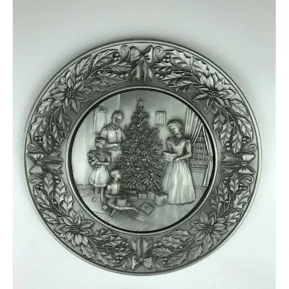 Vintage Pewter 3D Victorian Christmas Tree Plate Poinsettia Holly Family Hanging