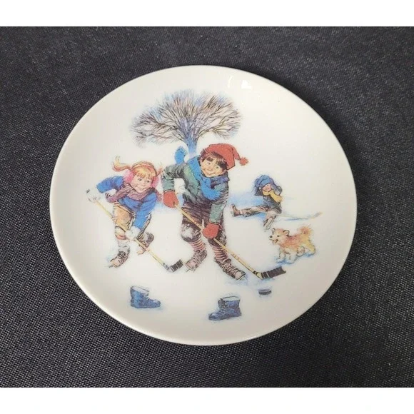 Avon Mini Collector Plate Winter Wonderland Series Breaking The Ice 1986