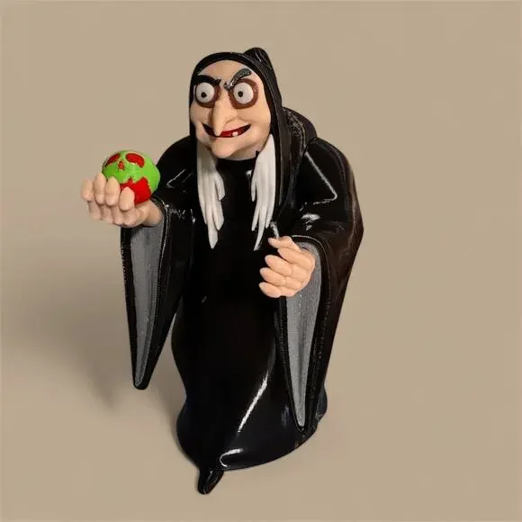 Evil Queen 'Old Hag' From Snow White 3D Printed 10
