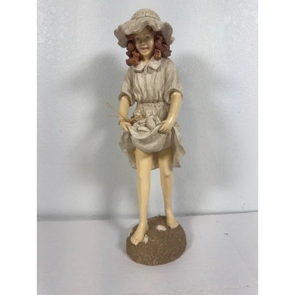 Vintage Style Girl with Seashells Figurine 18