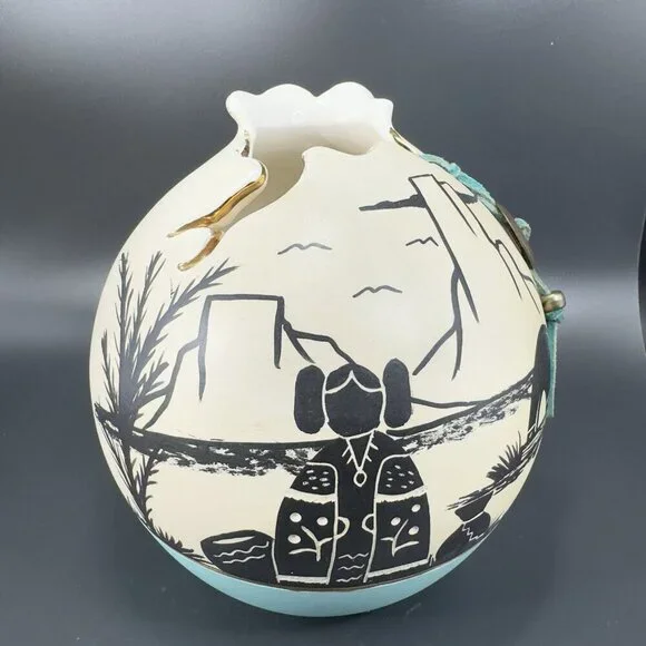 Vintage‎ White Fawn Pottery Hand Made Vase Artist Signed Dorn W Hanging Trinket