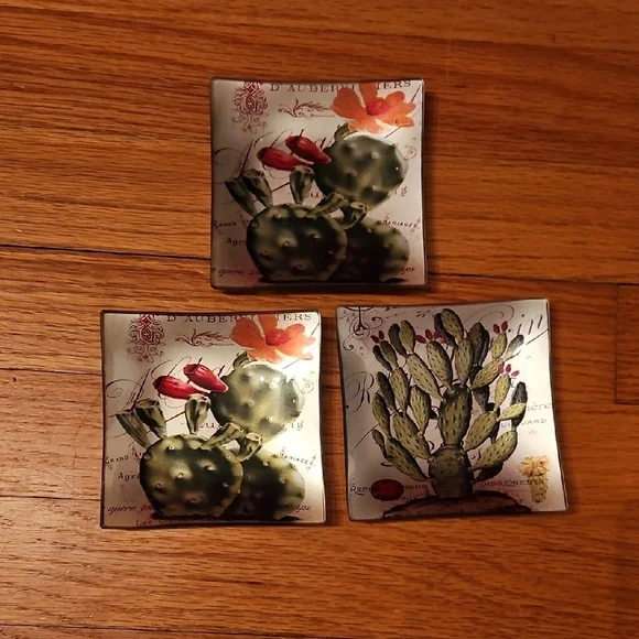 3 Glass Cactus Design Trinket Dishes, Square, 4