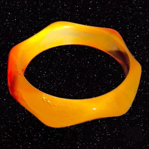 UV‎ Glow Root Beer Swirl Indent Thick Lucite Bracelet 1960s Jewelry Decor 3”Wide