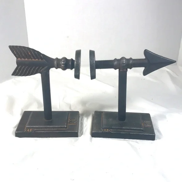 Decorative and Unique 2 Piece Cast Metal Rustic Black Arrow Bookends