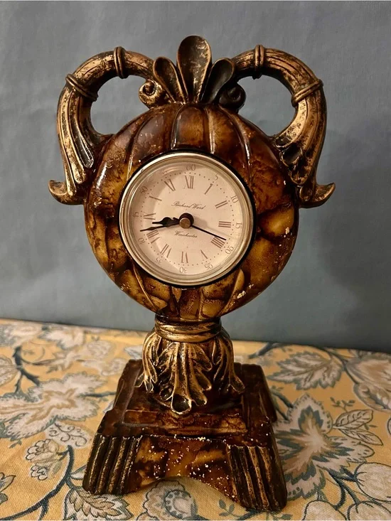 Richard Ward Winchester Vintage Display Decorative Clock