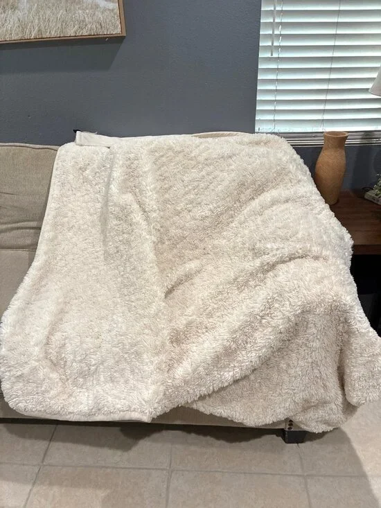 Mon Chateau Luxuri Collection throw Blanket Beige Fluffy soft one size