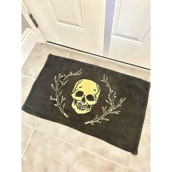 Halloween black a gold skull rug