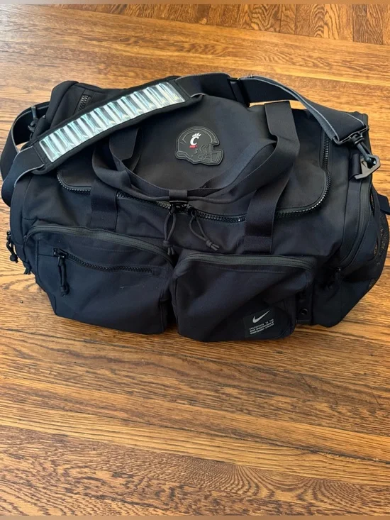 UNIVERSITY OF CINCINNATI (TEAM ISSUED) Nike Utility Power Training Duffel Duffle