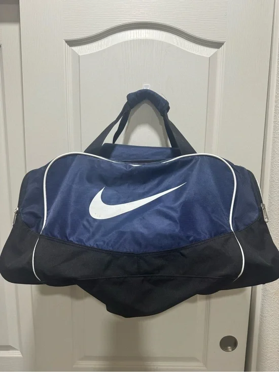 Nike Blue Black Medium Duffel Gym Bag Travel Sports Training Weekend Unisex