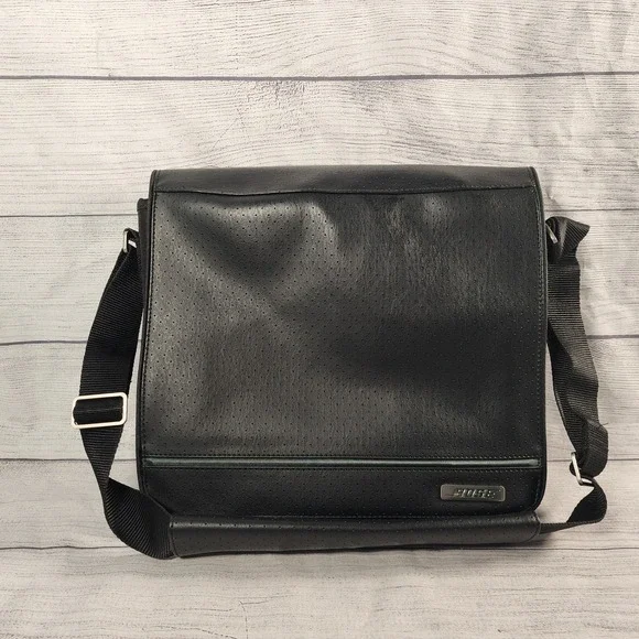 Bose SoundDock Speaker Bag Black Synthetic Leather Nylon Shoulder Strap Padded