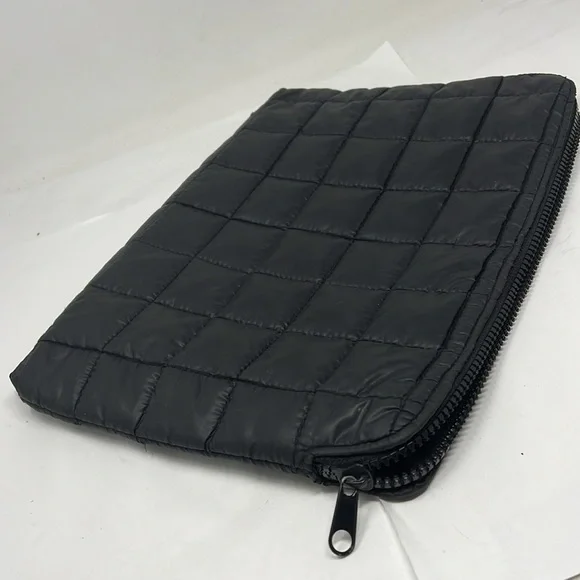 17” Black Quilts Padded Nylon Laptop Sleeve