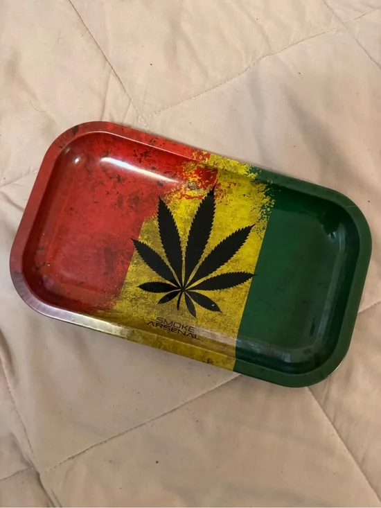 Rasta Leaf Metal Rolling Tray - Red/Yellow/Green