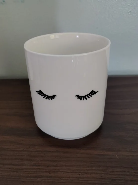 White Ceramic Eyelash Accent Planter