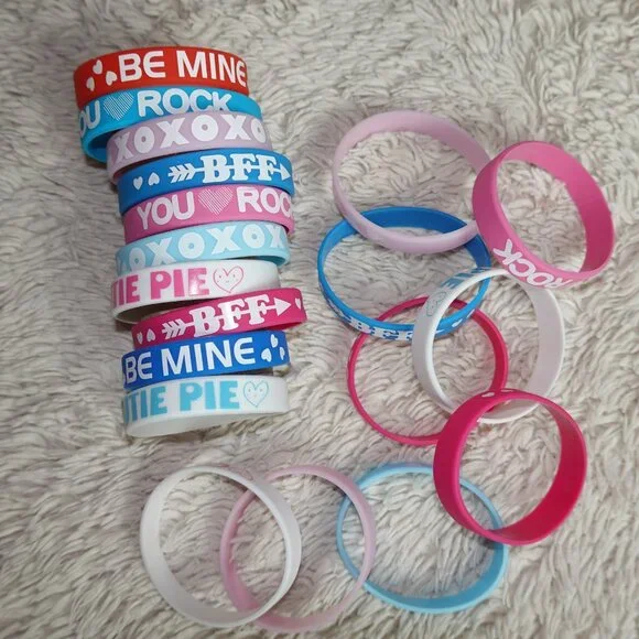 19 pc Valentine's Day Heart Silicone Bracelets Wristbands Party Favors Kids