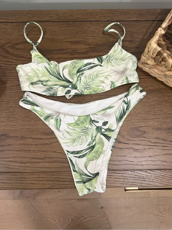 Monday Swimwear Palm Print Bikini Set Bahama top (S) Byron Bottom (M)