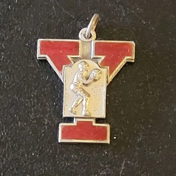 Vintage 1943 College of Idaho Yutes Basketball Badge Keychain‎ Zipper Pull Rare
