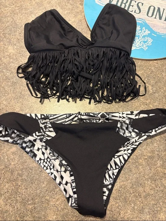 l*space Black & White Geometric Bikini Set