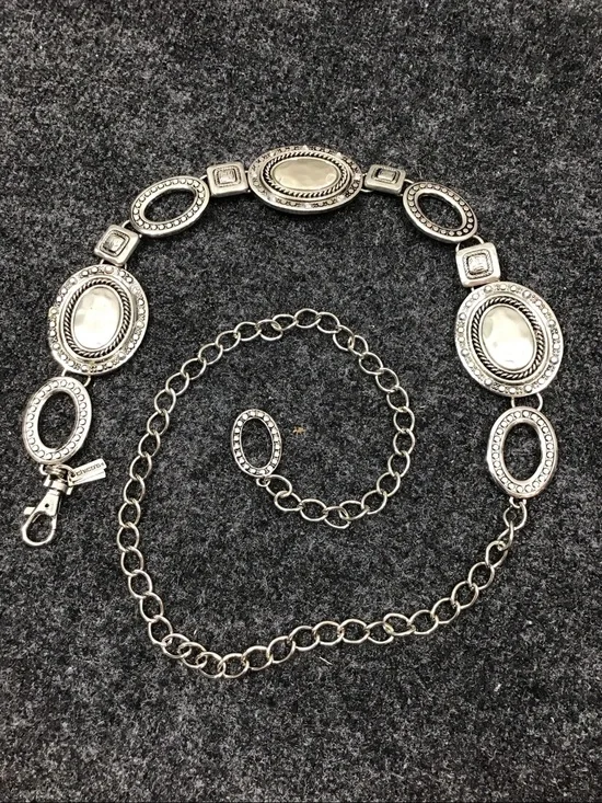 Chico’s heavy Metal Link Chain adjustable Waist Belt in Silver