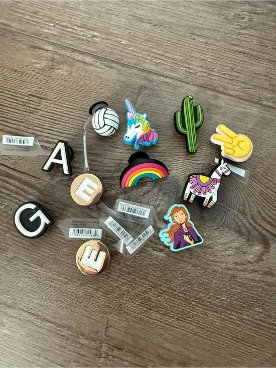 CROCS Jibbitz Charm Lot frozen, llama & more