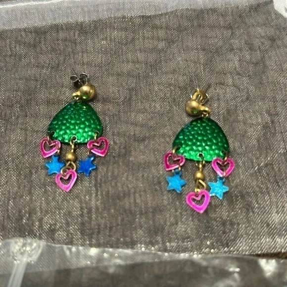 Green Pink Heart Starts Earrings NWT 🌟