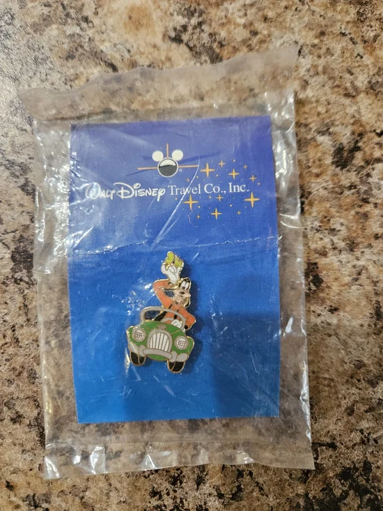 Disney Vacation Club Vintage Goofy Driving Car Pin