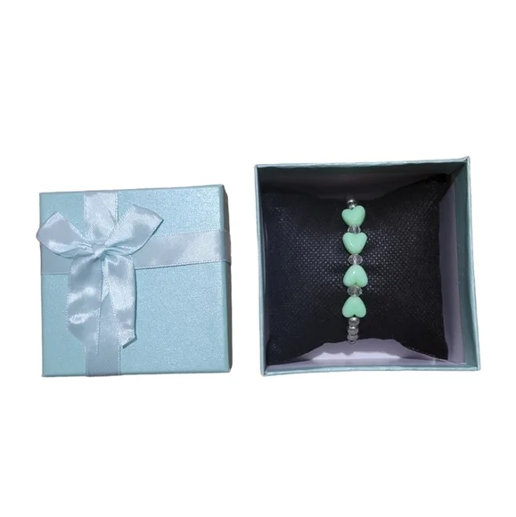 Pale Green Heart Bracelet‎