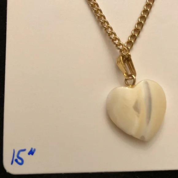 NWOT Mother-Of-Pearl Heart Pendant Necklace; Goldtone Chain; for small/<15” neck