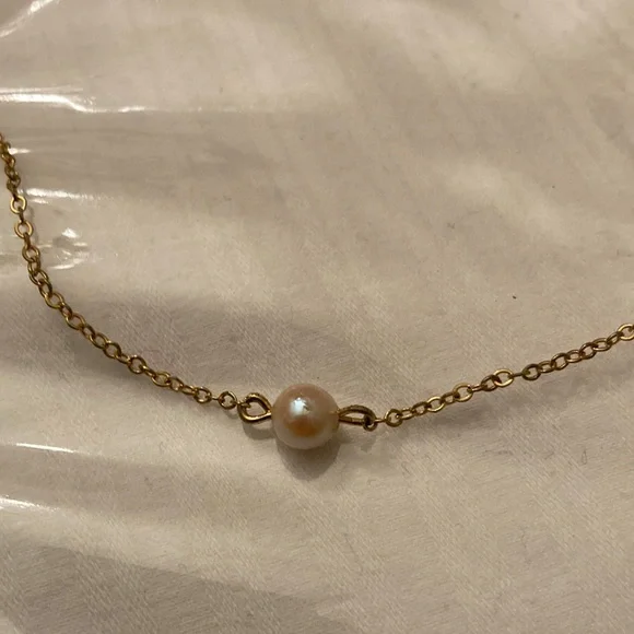 🐸Children’s 15” gold tone NECKLACE with single cultured PEARL and simple catch