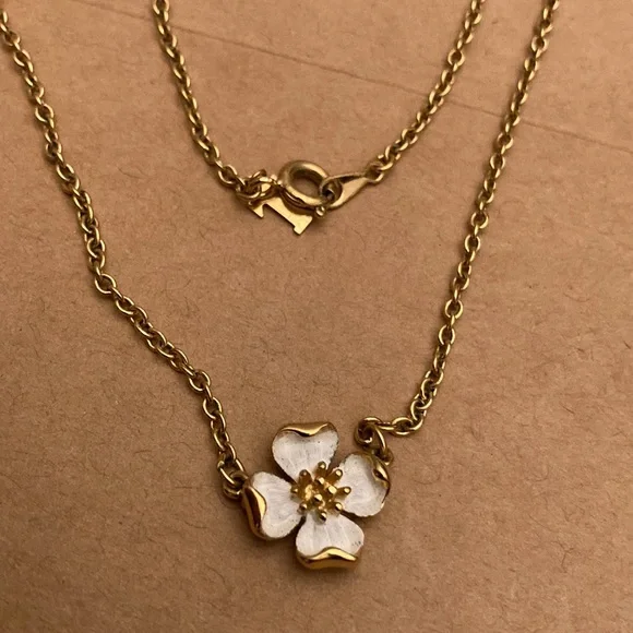 Dainty 15” White Dogwood BLOSSOM Goldtone Signed TRIFARI NECKLACE; Perfect4Teen