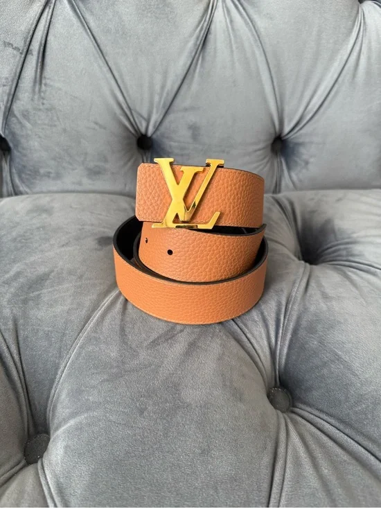 Louis Vuitton reversible Textured Leather Belt with Gold LV Buckle