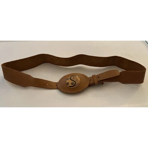 Vintage Brown Leather Belt With Ceramic Medallion 40 in