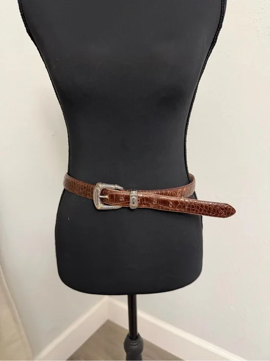 Vintage Fossil Brown Croc-Embossed Leather Belt with Silver Buckle