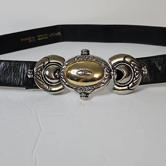 The Leather Shop  Belt Black  Dame Belt accent Buckle  Pre-owned