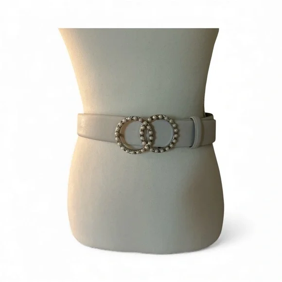 Elegant Pearl-Embellished Ivory Belt