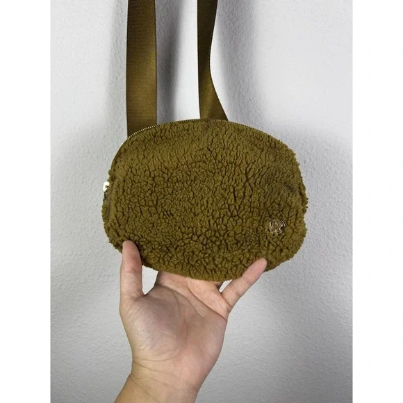 Lululemon Everywhere Belt Bag Sherpa Fleece Caramel Brown