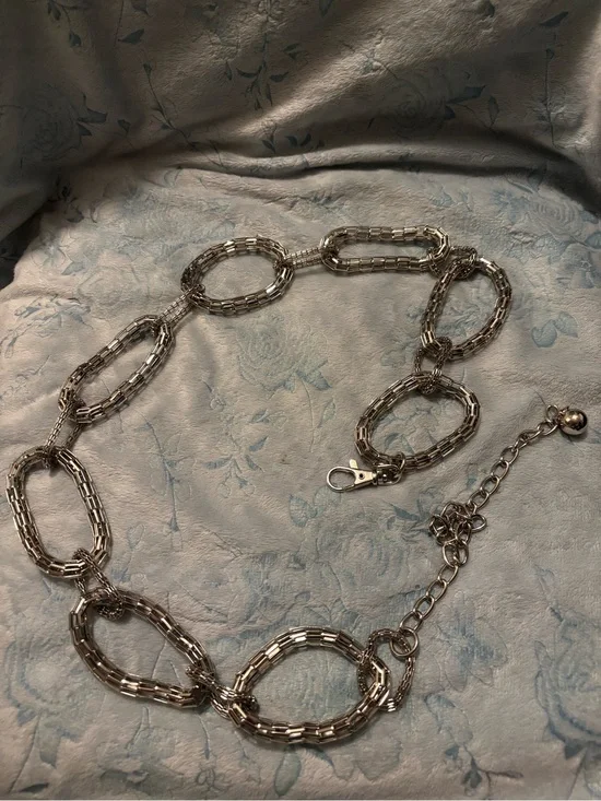 Women’s Silver-Link Belt-Elegant Chain Design
