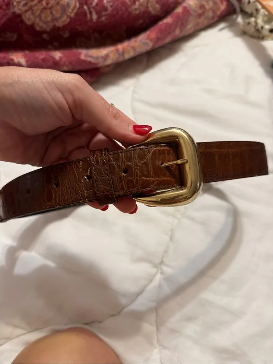 Vintage Women’s Brown Croc-Embossed Leather Belt with Gold Buckle