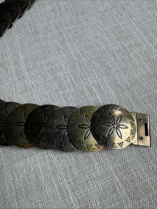 Brass-Toned Floral Coin Link Belt black elastic stretch