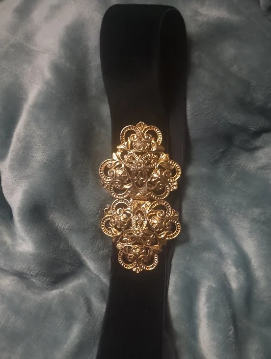 06-Gold Filigree Buckle Velvet Waist Belt - Black. Small size. Pre-loved