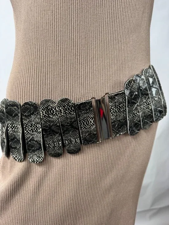 Wide Black & Gray Snake Print Elastic Belt With Silver Buckle Accent Size 2X Str
