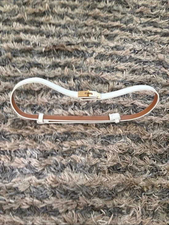 White Grained Faux Leather Turn Lock Adjustable Skinny Belt OS