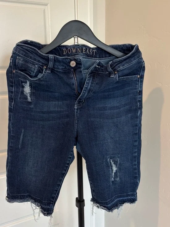 DownEast Size 12 Distressed Denim Bermuda Shorts Raw Hem Stretch Jorts