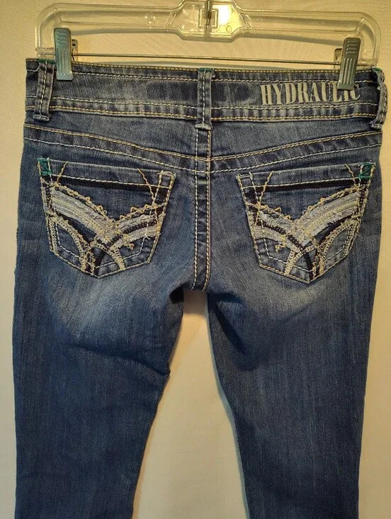 Hydraulic Women's Low Rise Embroidered Back Pocket Walk Short, Sz 3/4